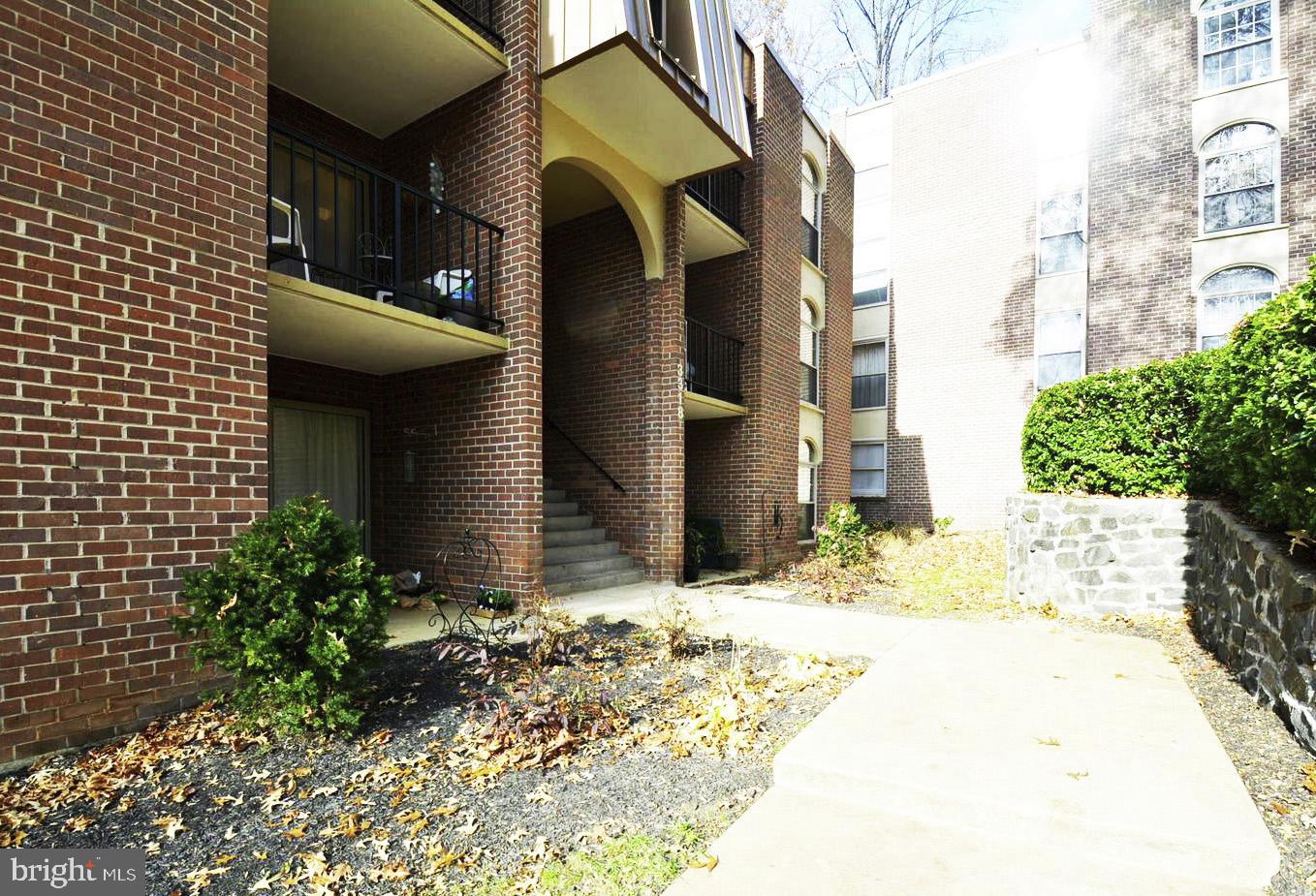 3318 Woodburn Village Dr #32 — photo