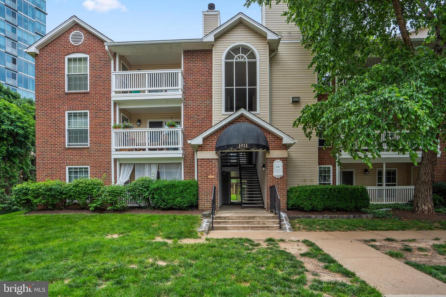 1521 Lincoln Way #104a — photo