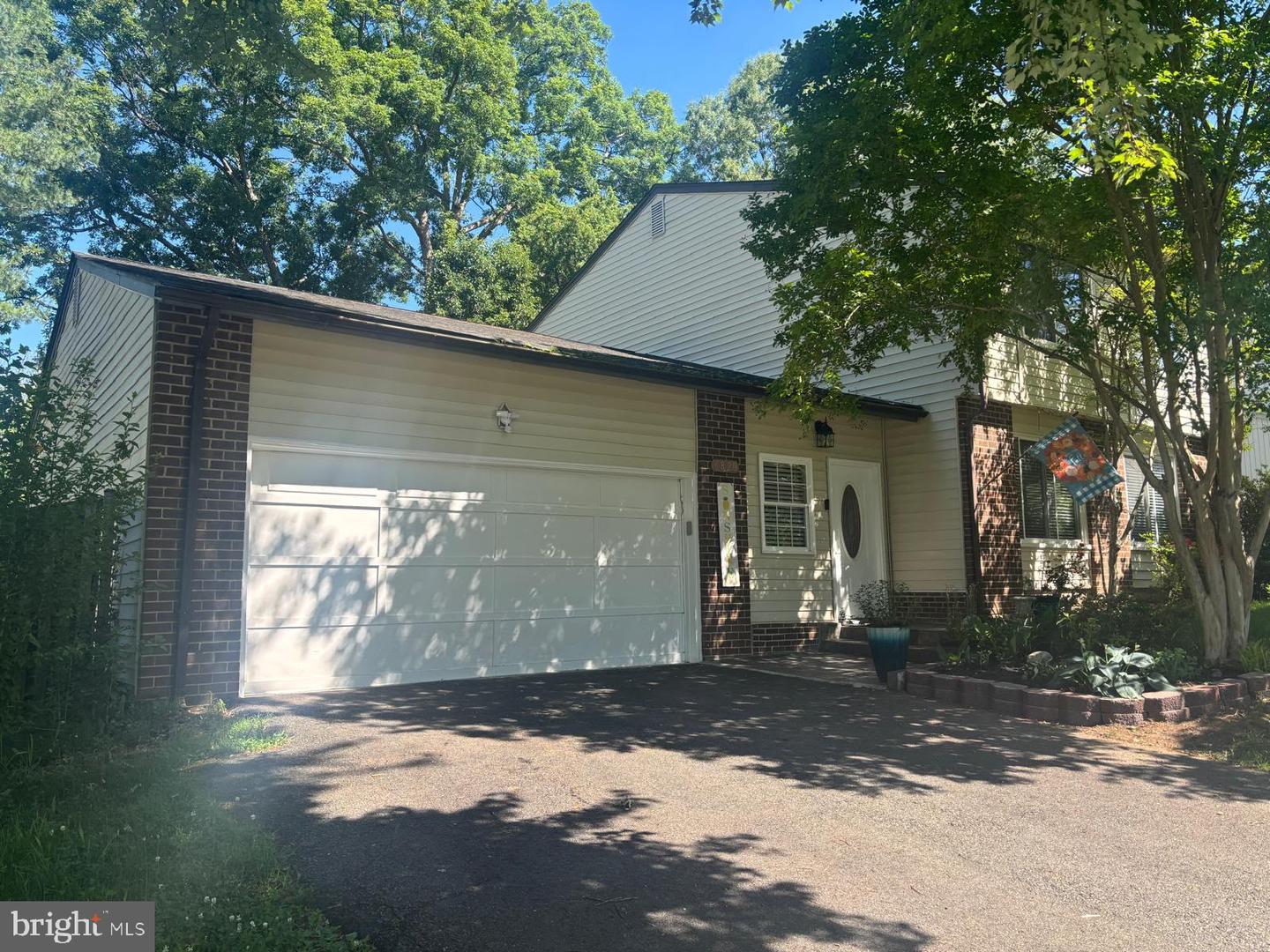 6820 Vantage Dr — photo
