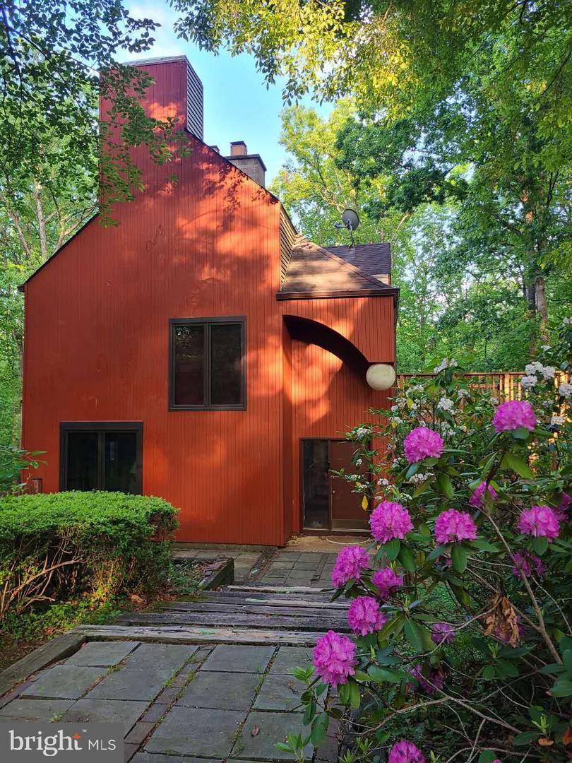 10817 Cross School Road, Reston, VA 20191