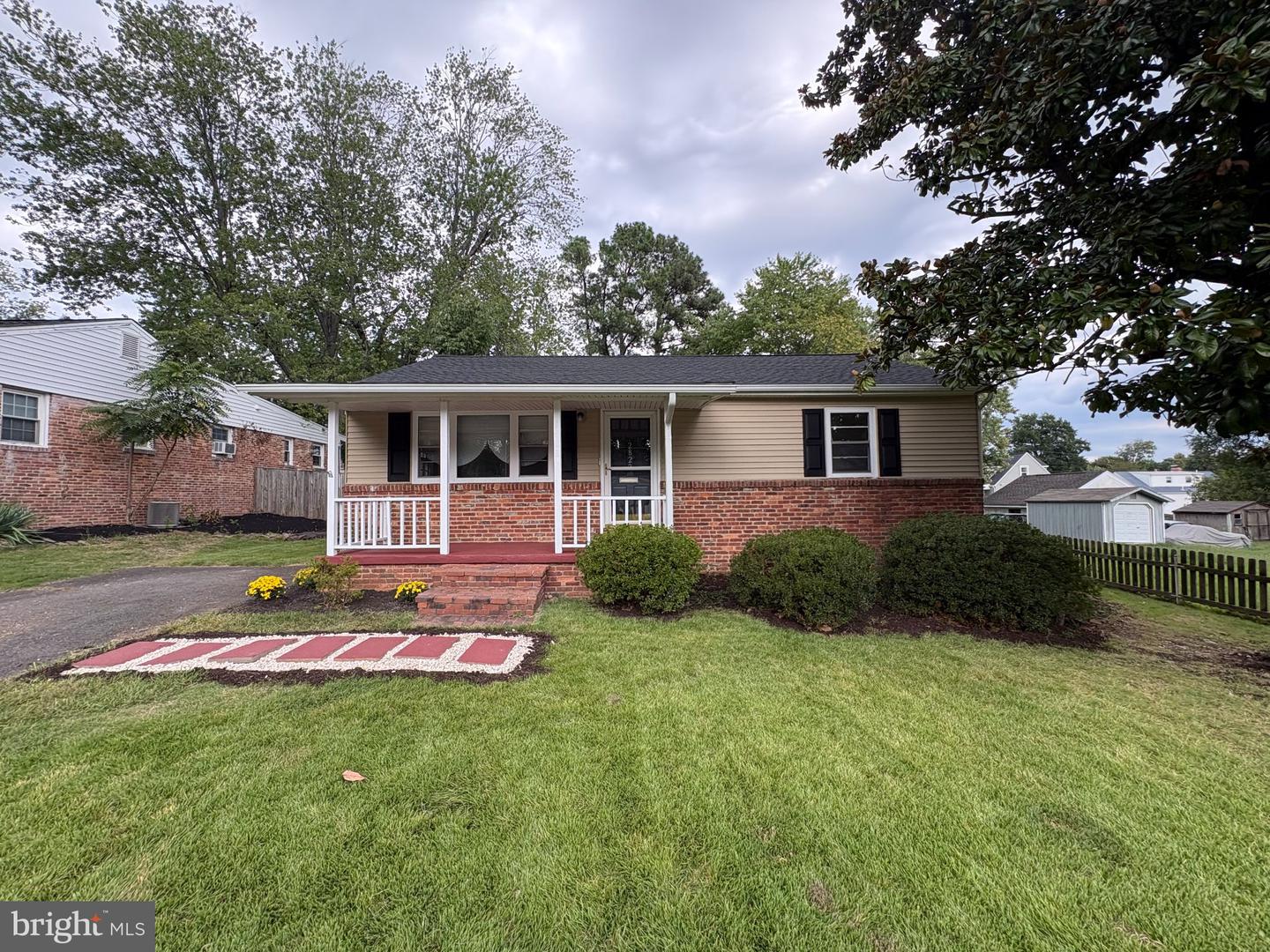 2822 E Side Dr — photo