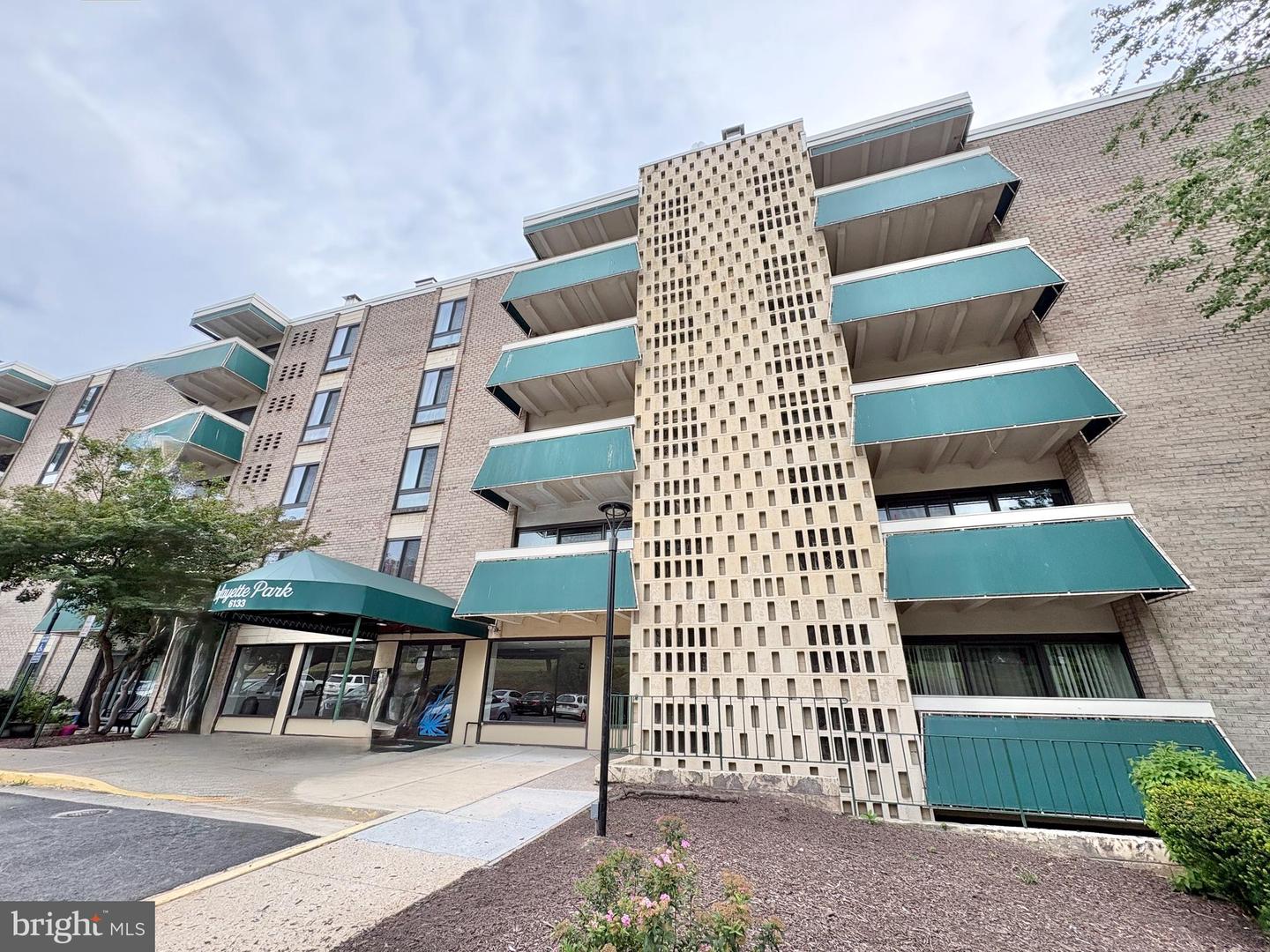 6133 Leesburg Pike #601 — photo