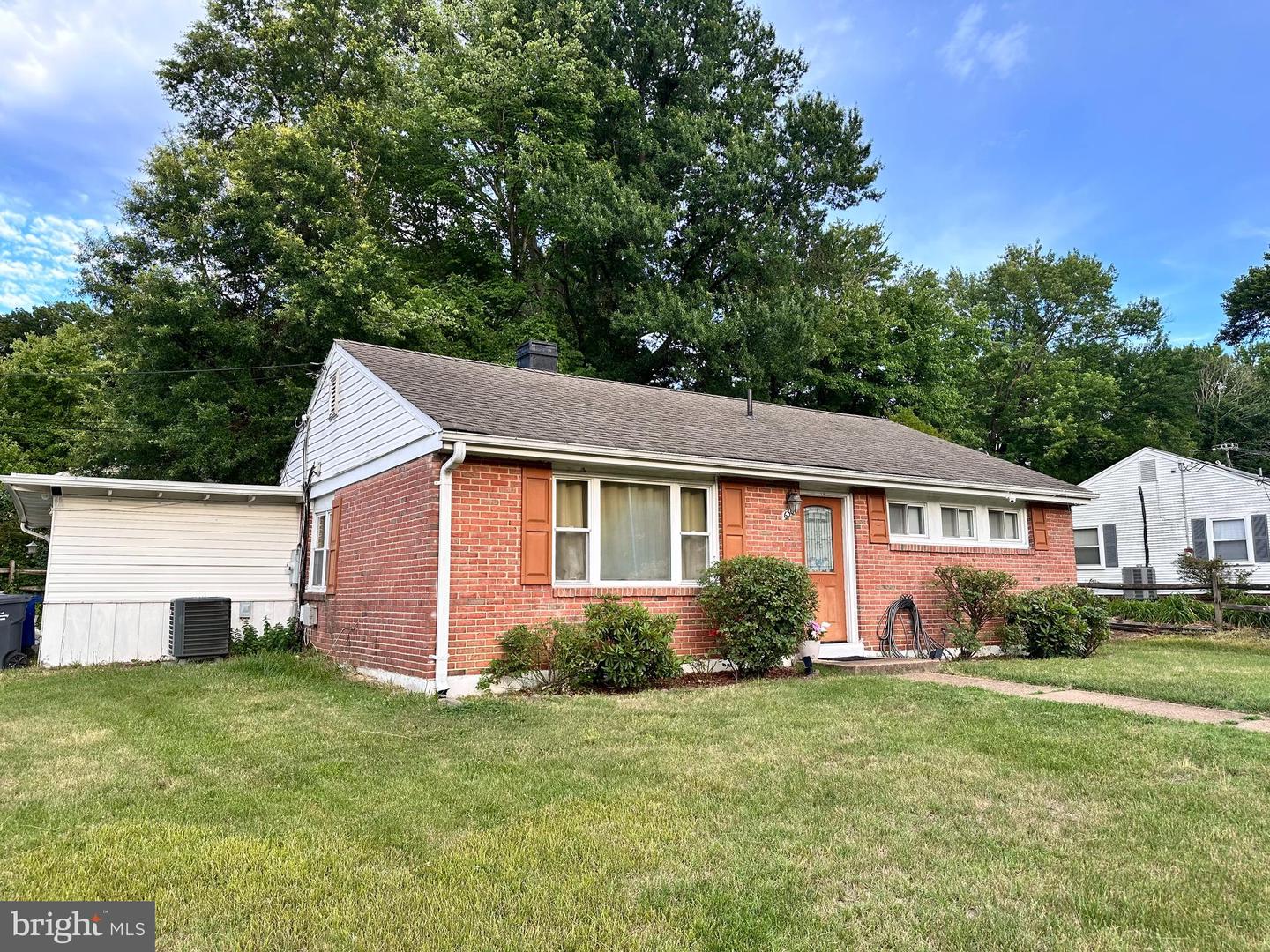 6301 The Parkway — photo