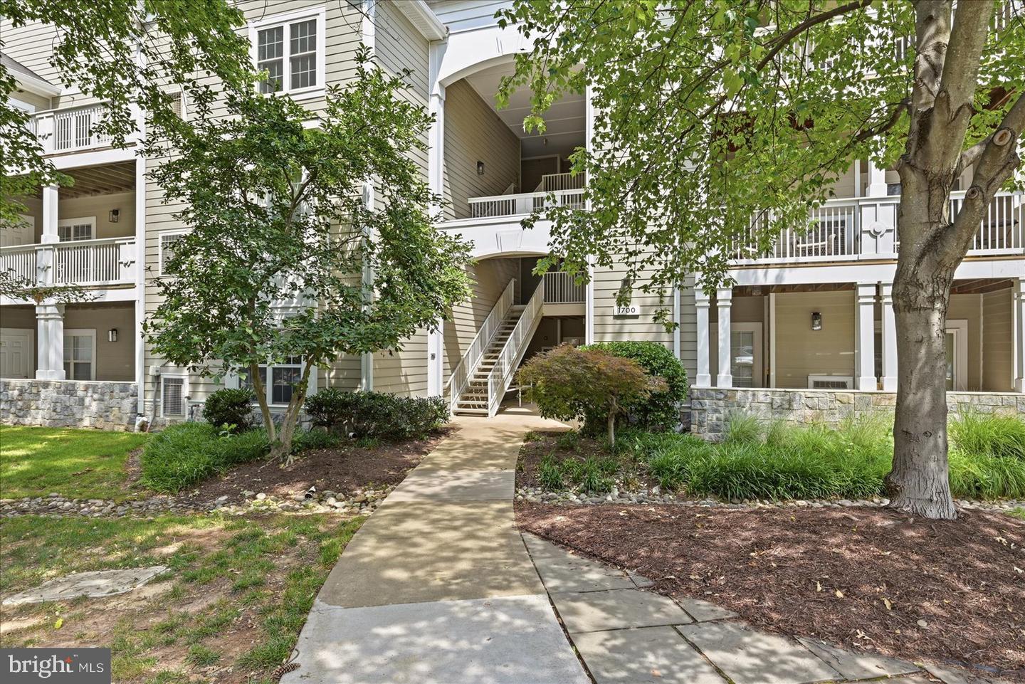 1700 Lake Shore Crest Dr #31 — photo