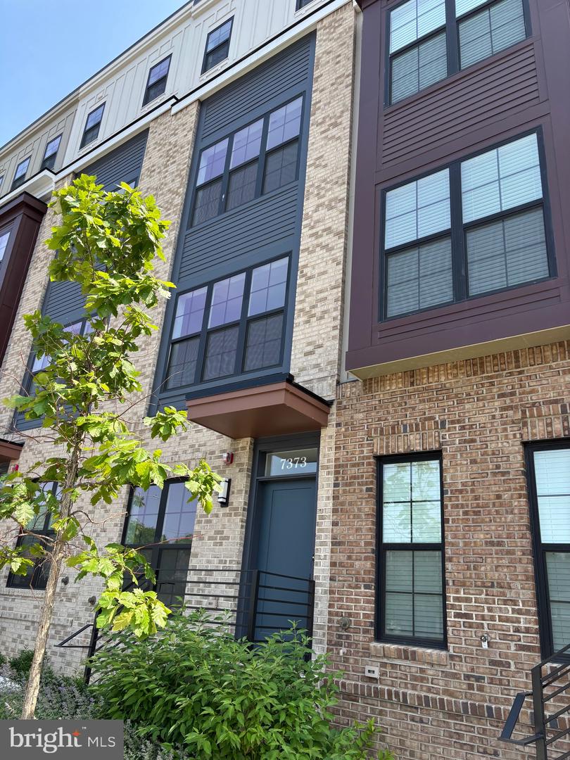 7373 Arlington Blvd — photo