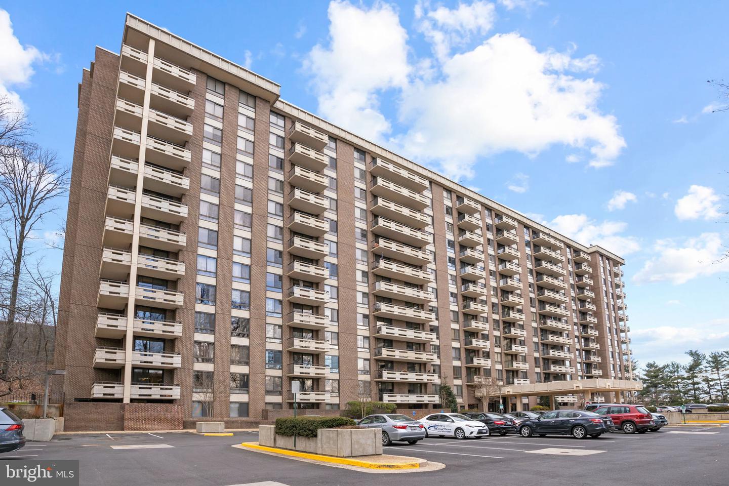 1808 Old Meadow Rd #503 — photo