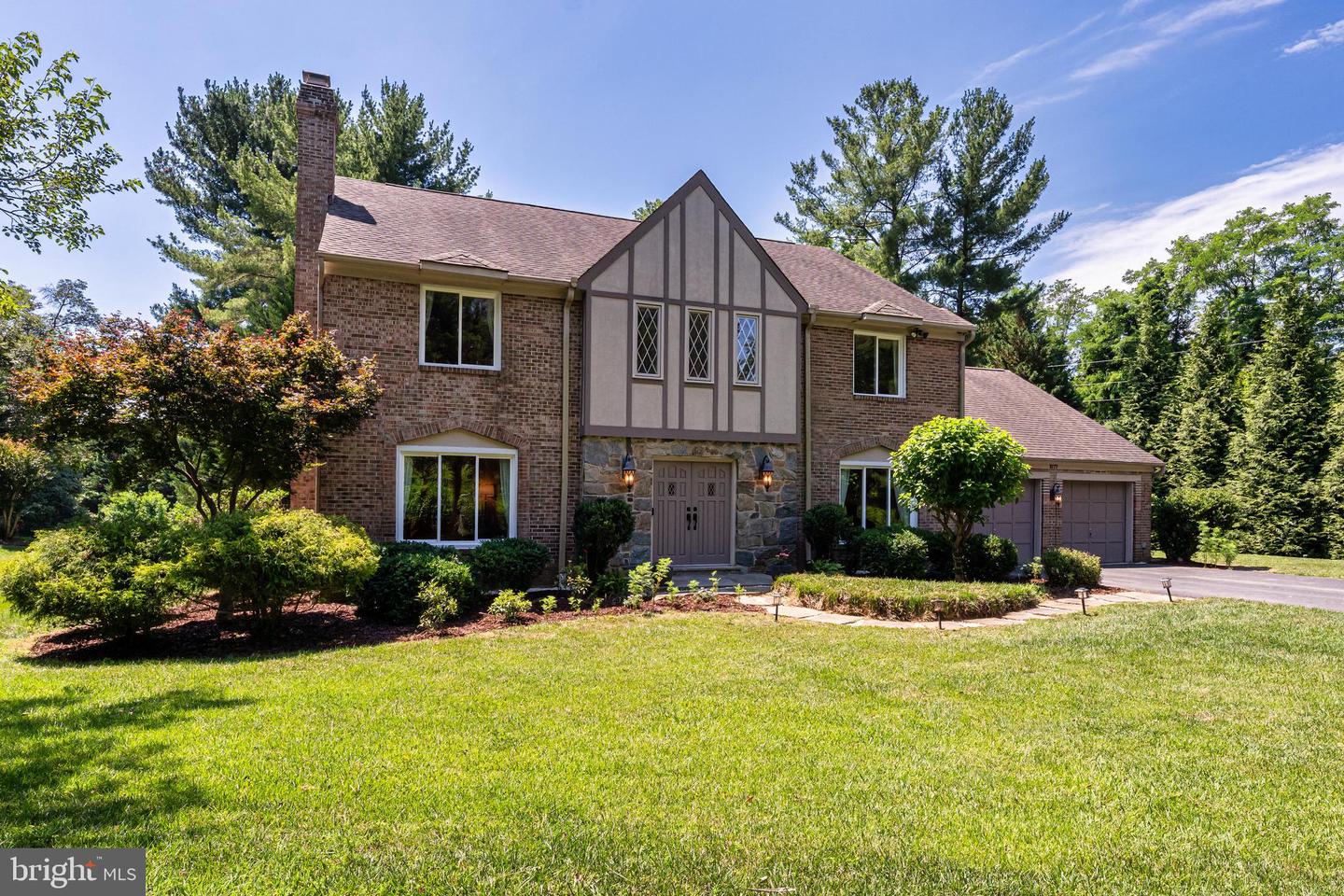 1077 SPRING HILL ROAD, MCLEAN VA 22102 — photo 2