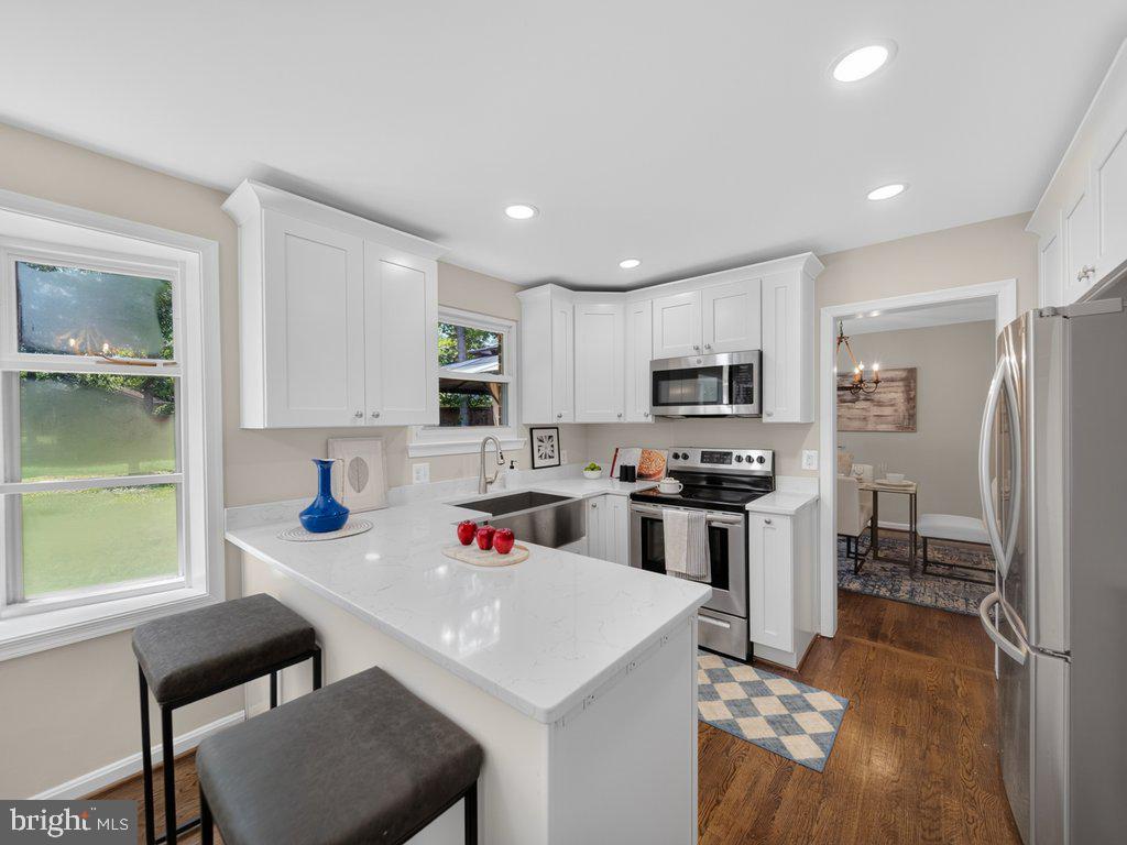 5502 Kings Park Dr — photo