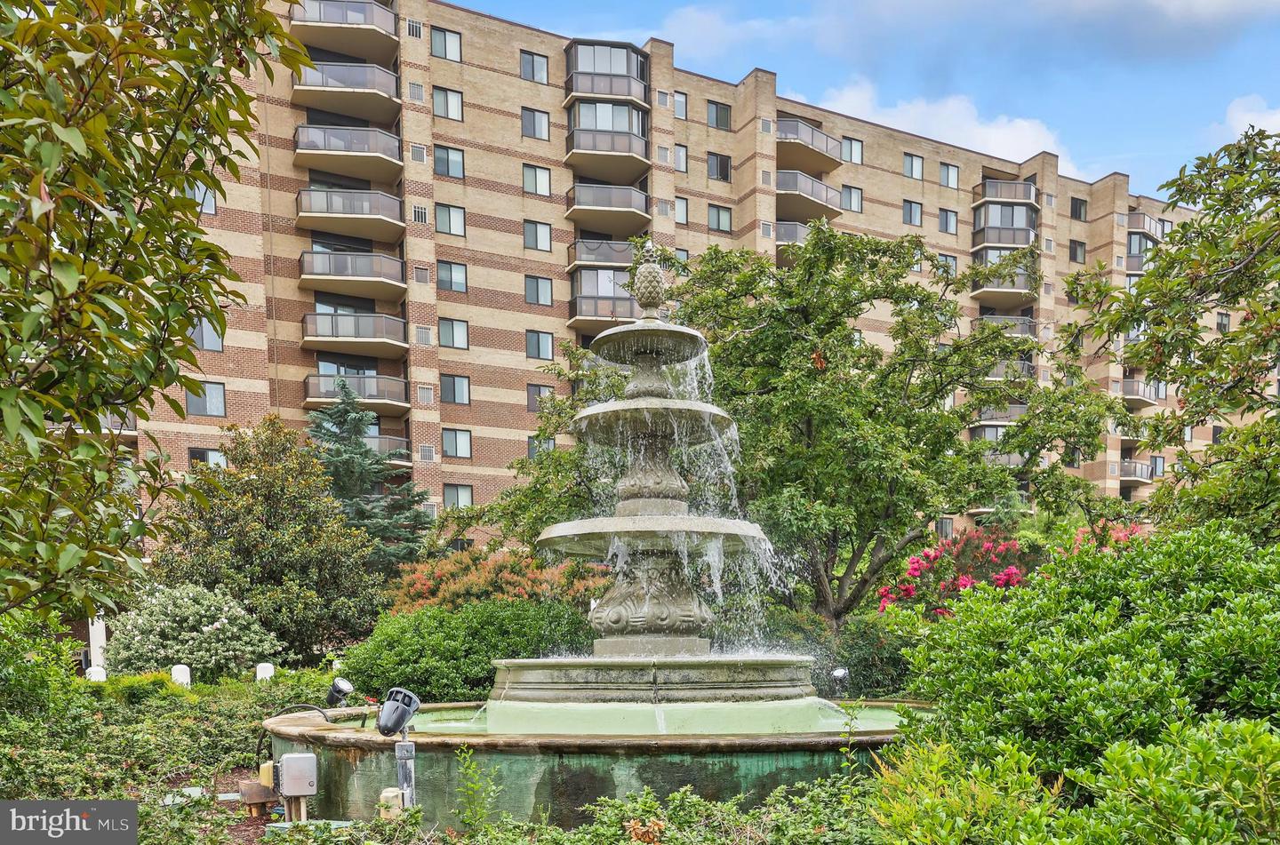 8370 Greensboro Dr #402 — photo