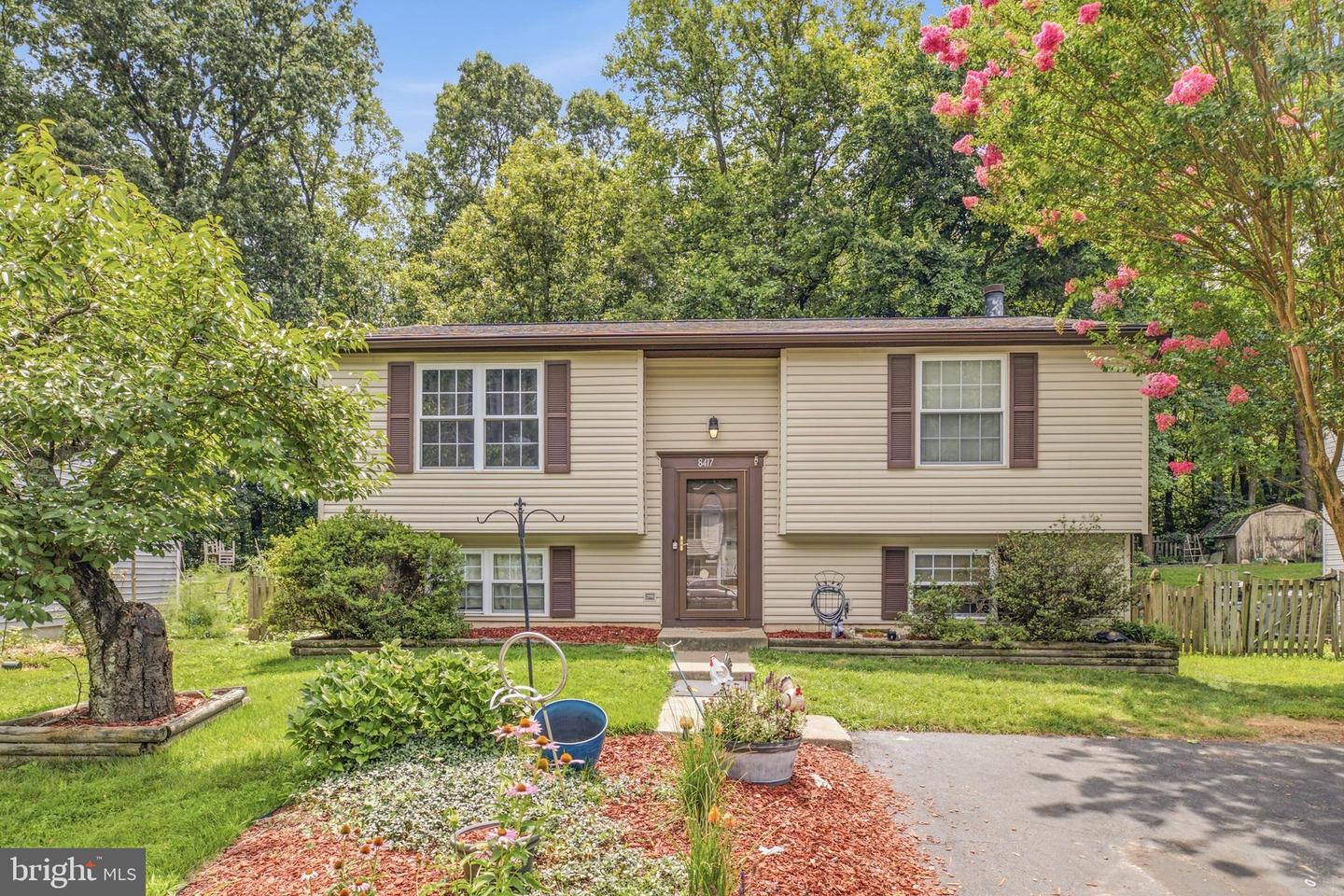 8417 Great Lake Ln — photo