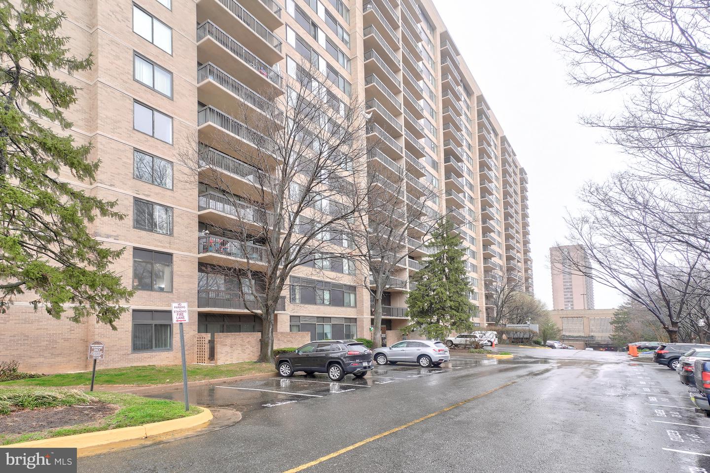 3713 S George Mason Dr #414 W — photo