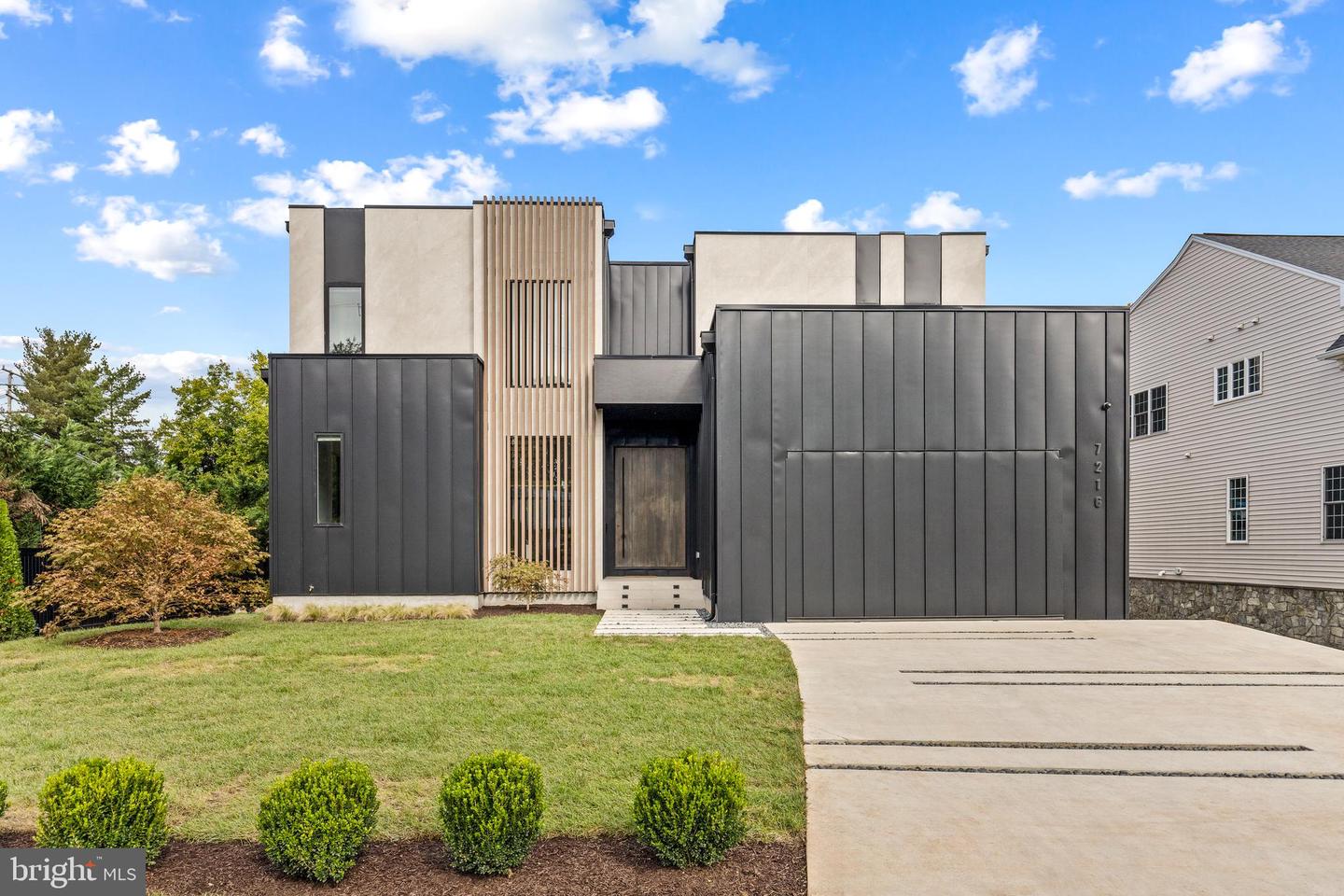 7216 Davis Ct — photo