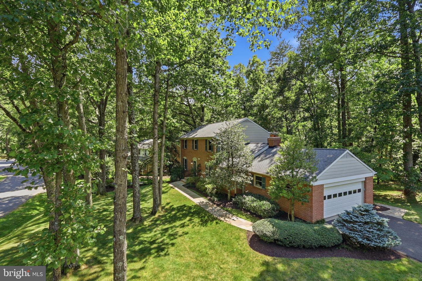 10811 Midsummer Dr — photo