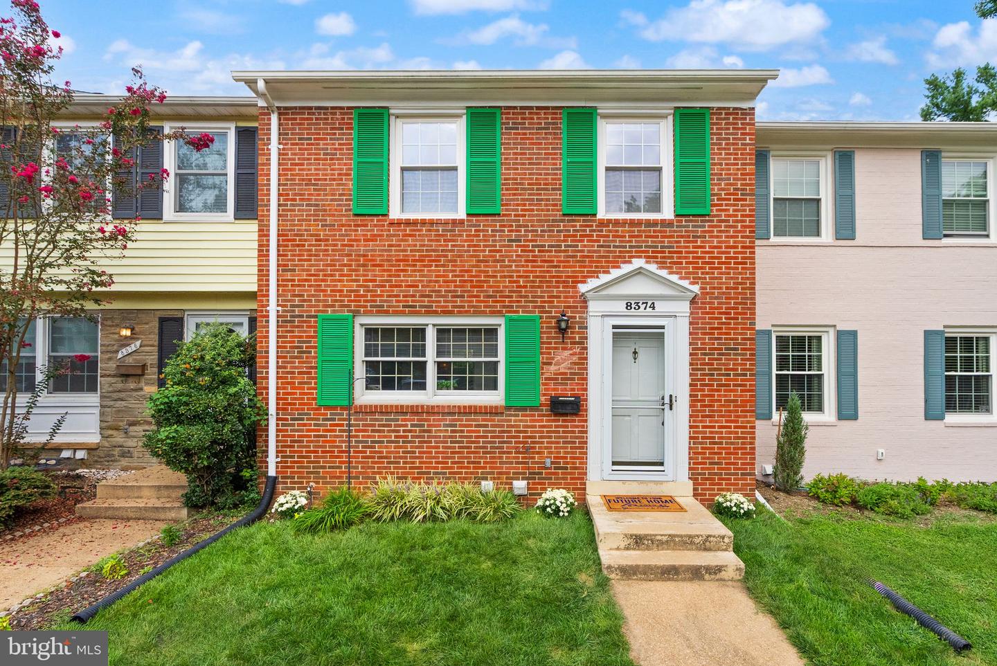 8374 Glastonbury Ct — photo