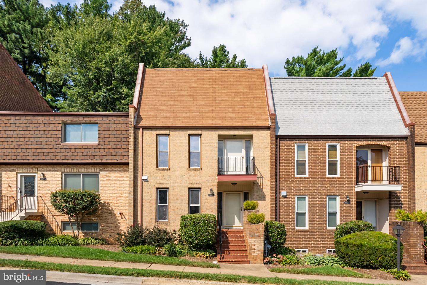 1722 Cy Ct — photo