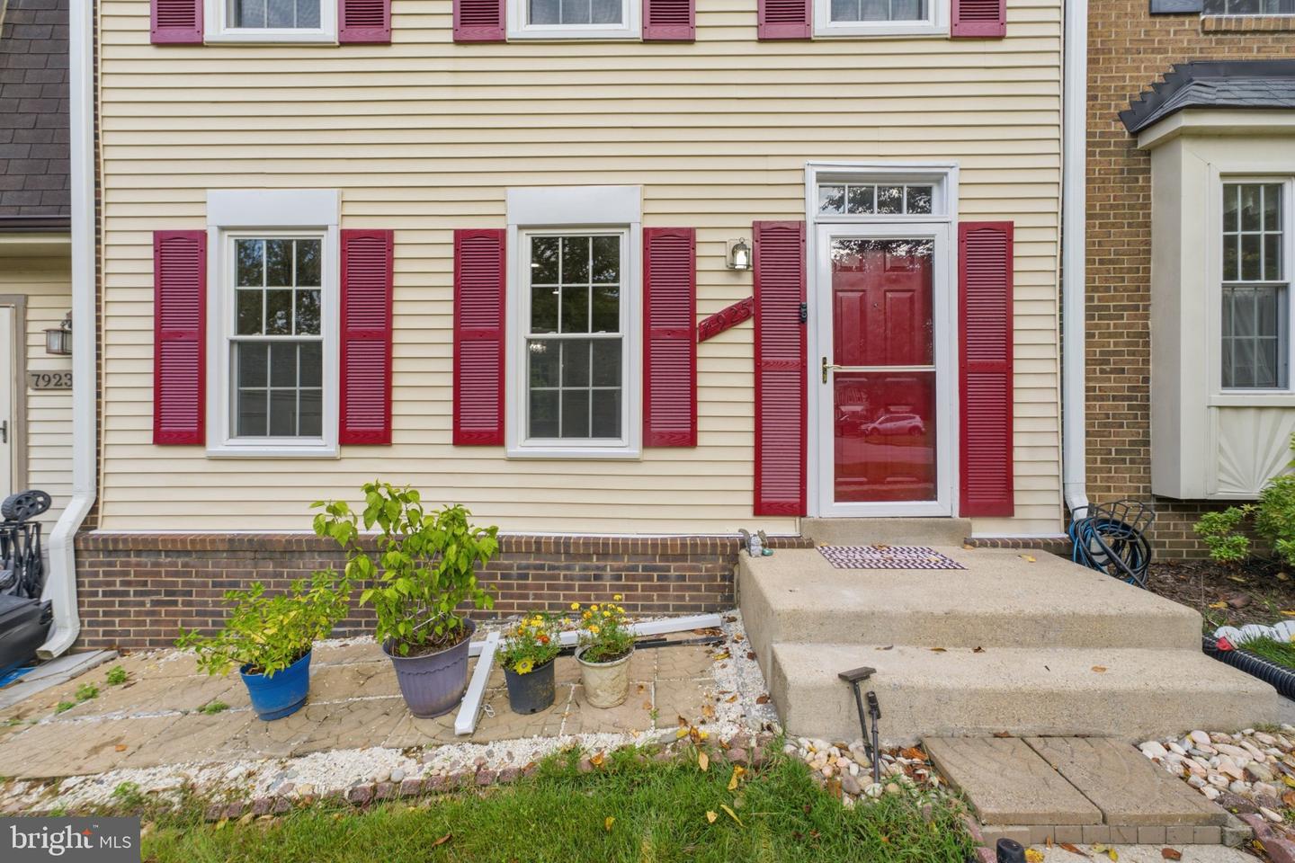 7925 Pebble Brook Ct — photo