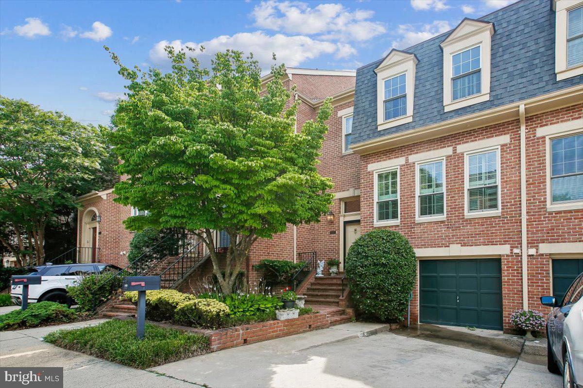1403 McLean Mews Ct — photo