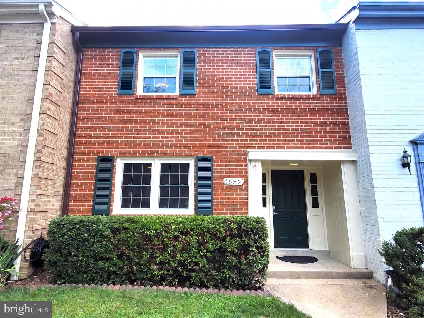 4552 King Edward Ct — photo