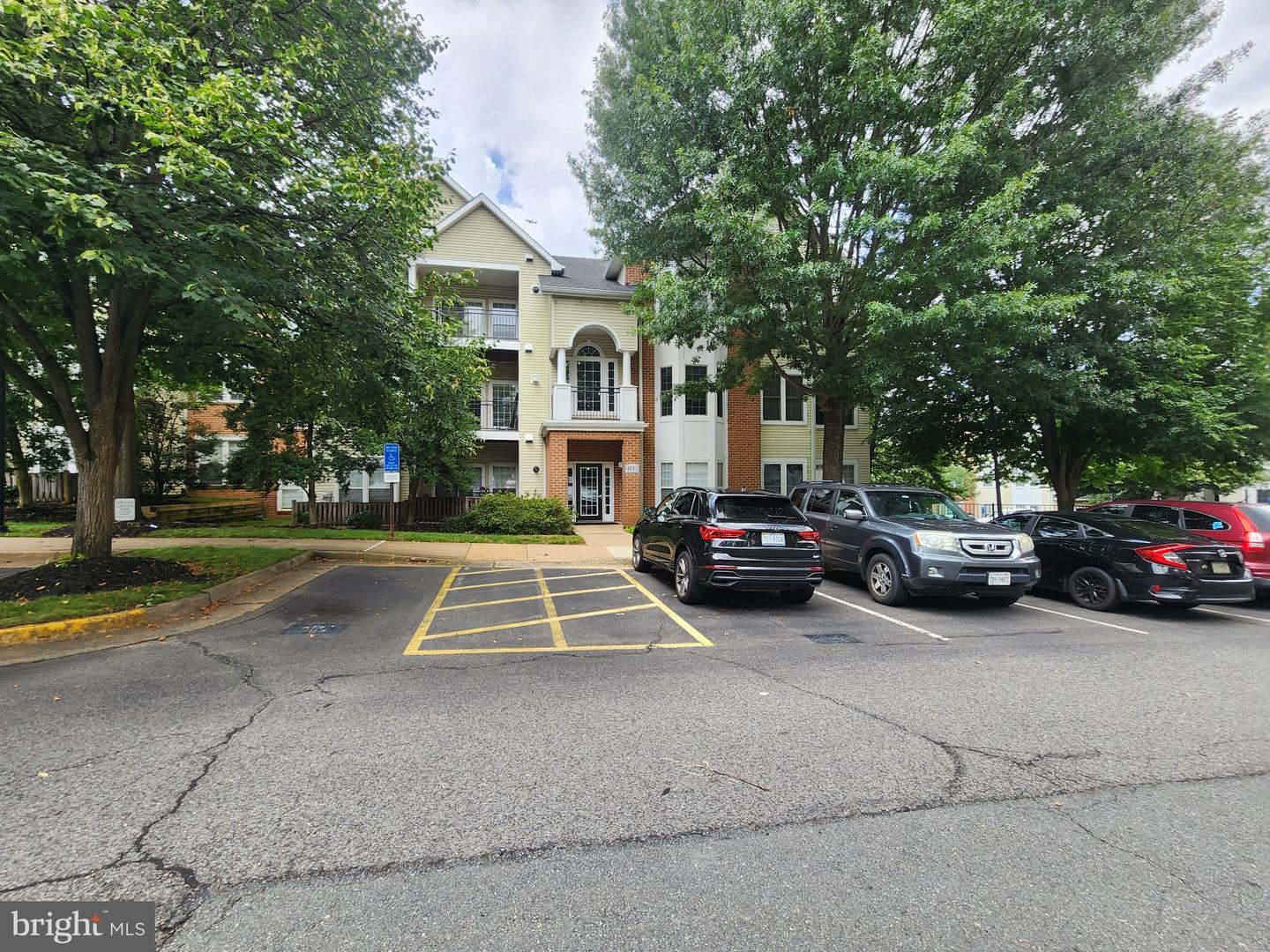 4137 Fountainside Ln #103 — photo