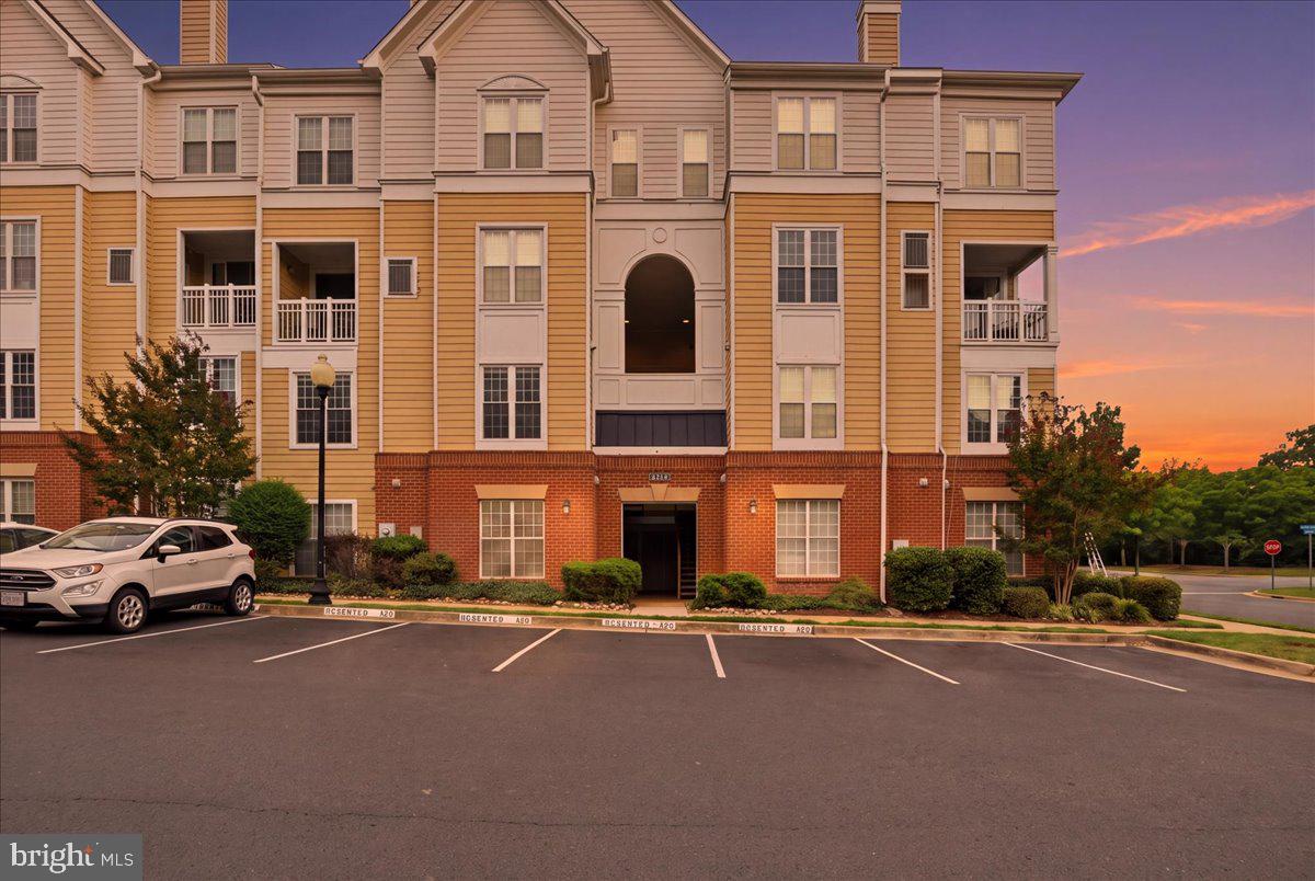 2111 Highcourt Ln #201 — photo