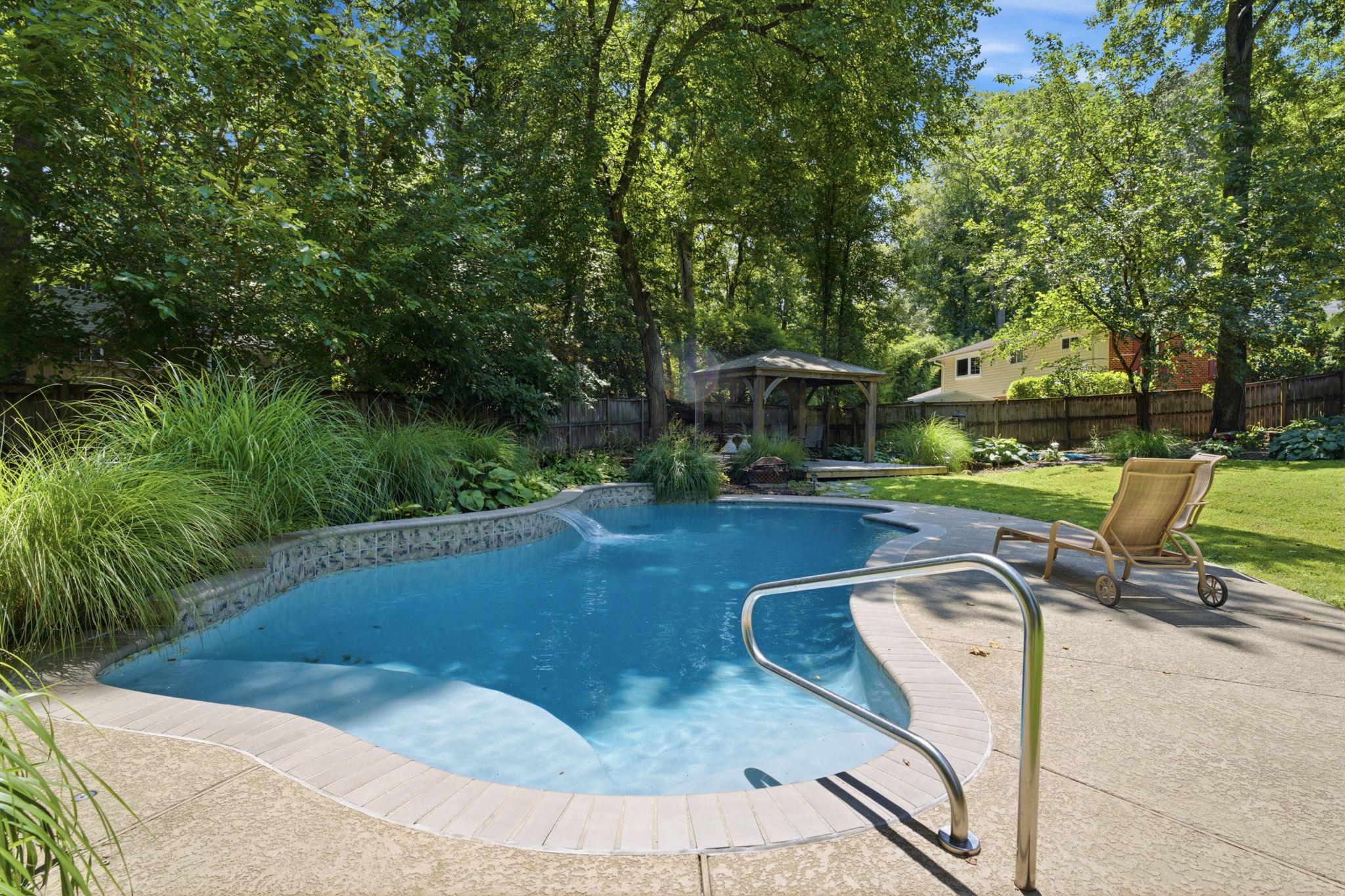 8923 Cromwell, Springfield, VA 22151 — photo 2