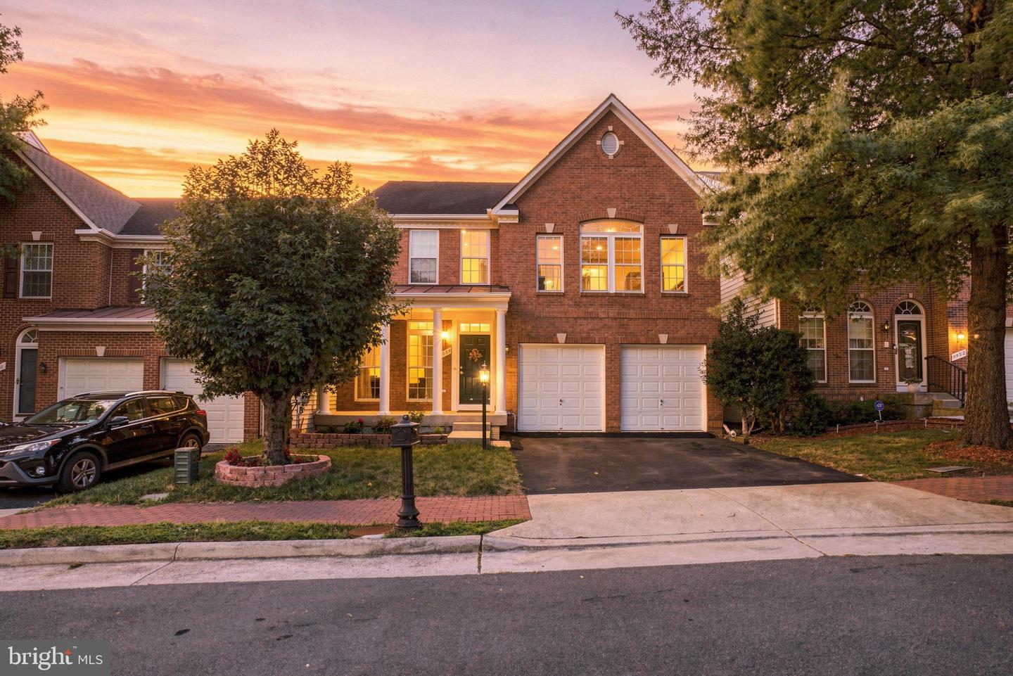 9954 E Hill Dr — photo