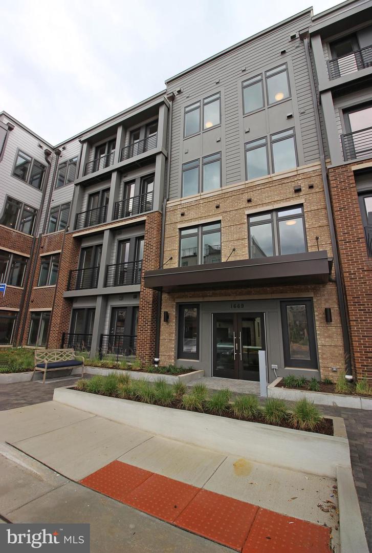 1669 Bandit Loop #403, Reston, VA 20190 — photo 2