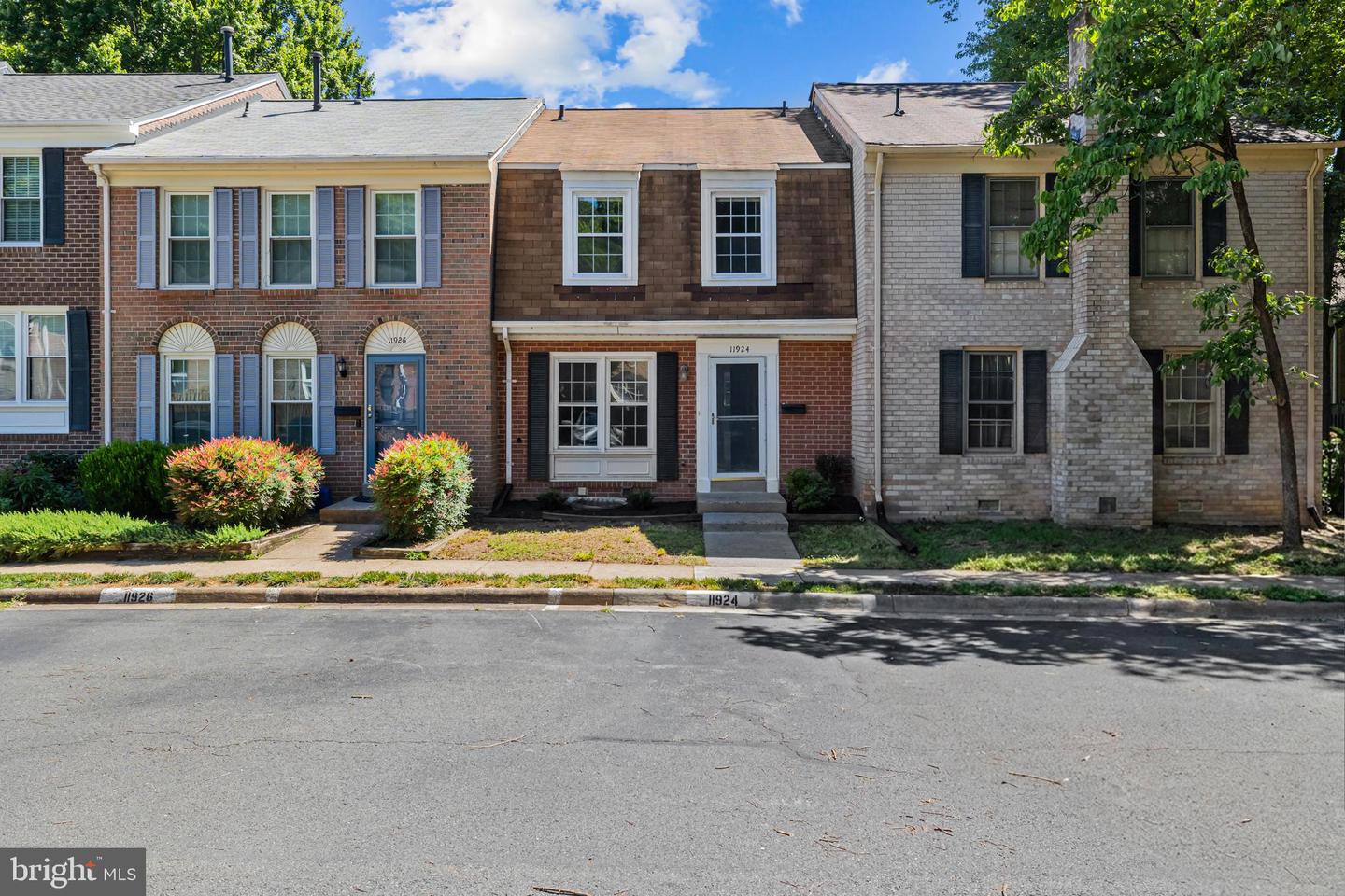 11924 Travistock Ct — photo