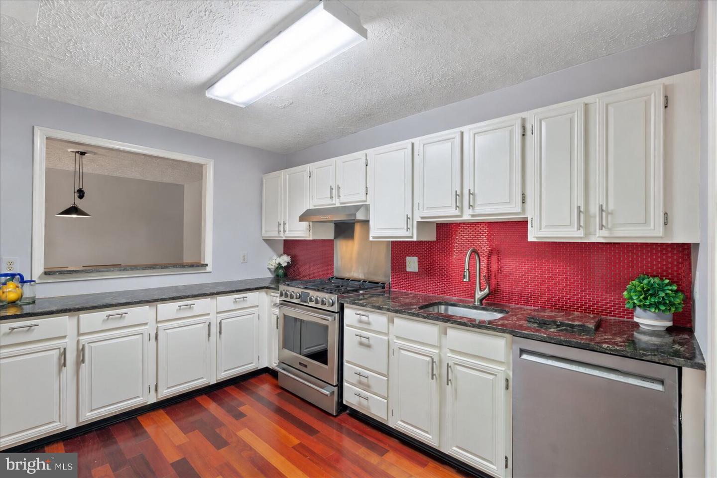 9925 Oakton Terrace Rd — photo