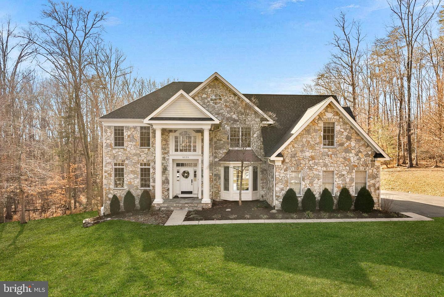 8138 Rondelay Ln — photo