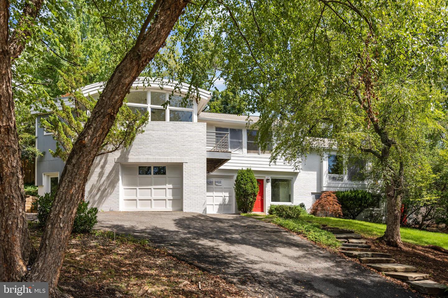 1435 Waggaman Cir — photo