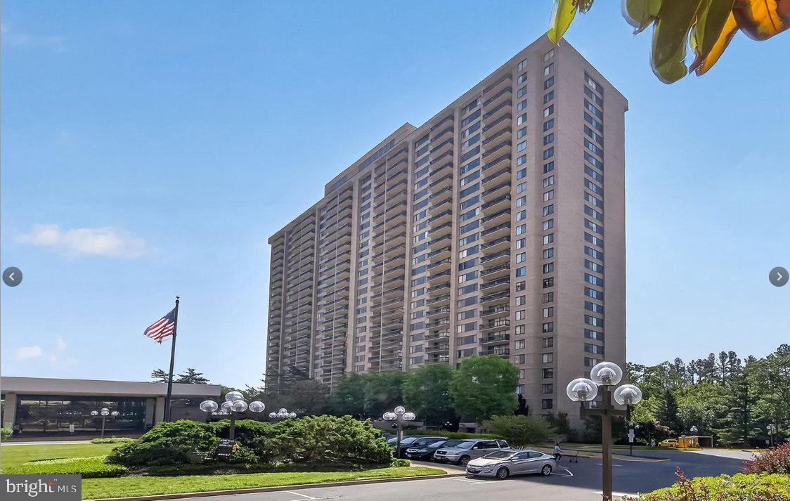 3705 S George Mason Dr #706S — photo