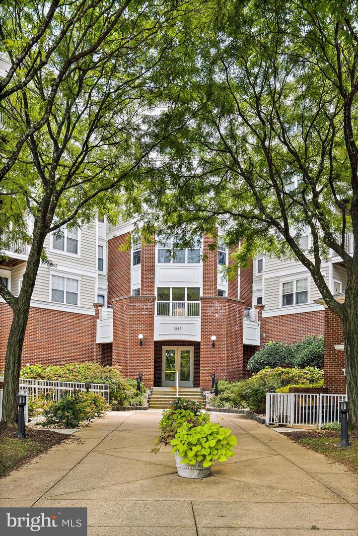 1645 International Dr #306 — photo