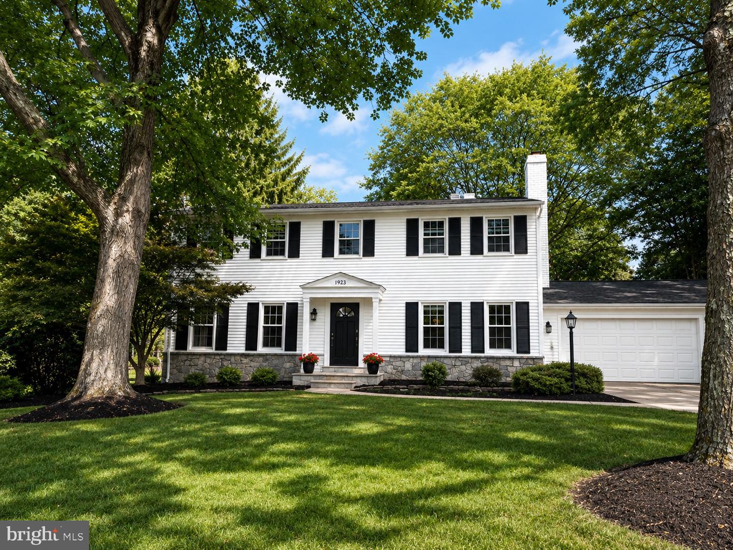 1923 Saybrook Ct — photo