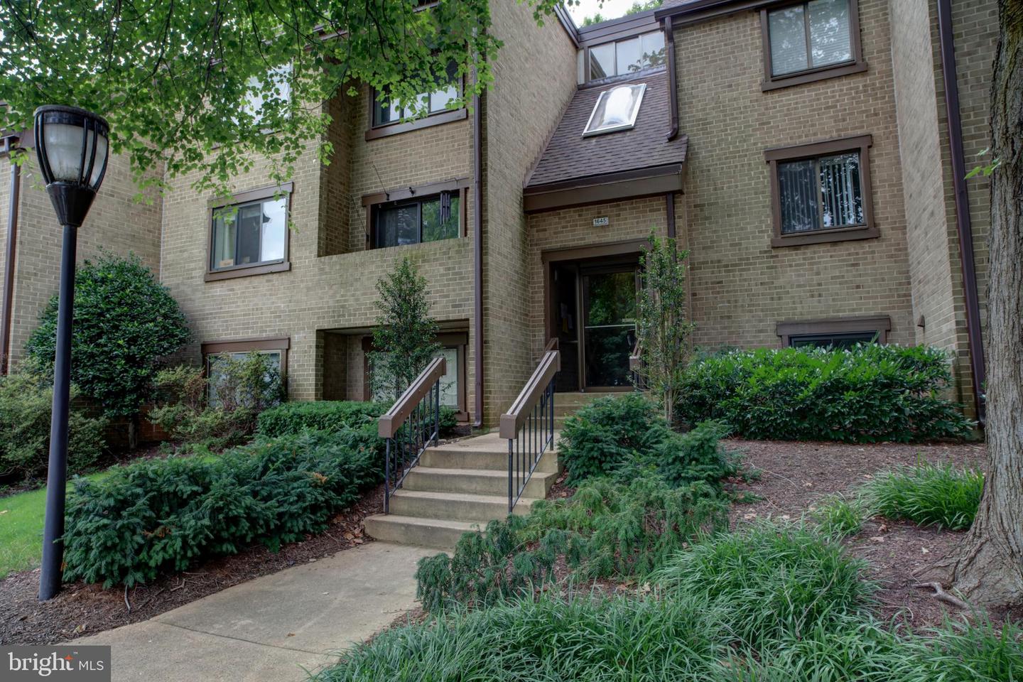 1645 Parkcrest Cir #101 — photo