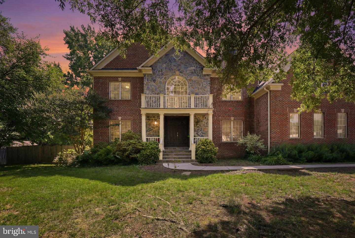 8813 Oak Leaf Dr — photo