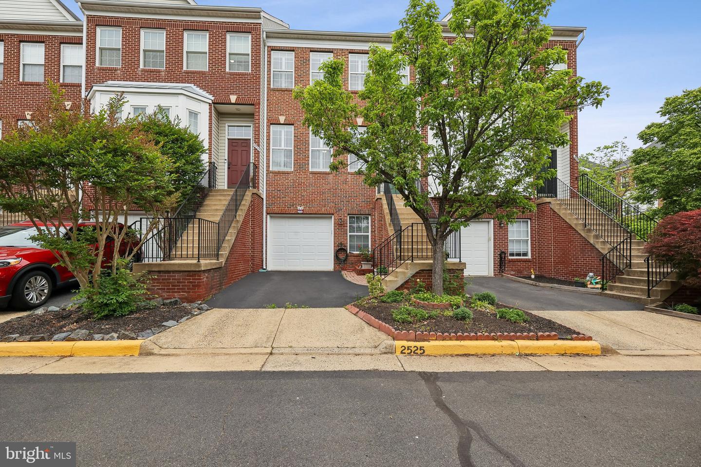 2525 James Madison Cir — photo