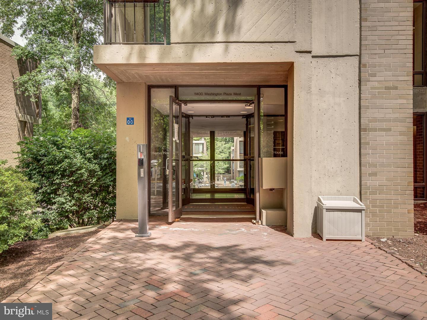 11400 Washington Plz W #601 — photo