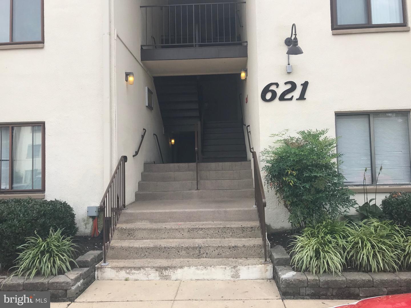 621 Center St #104 — photo