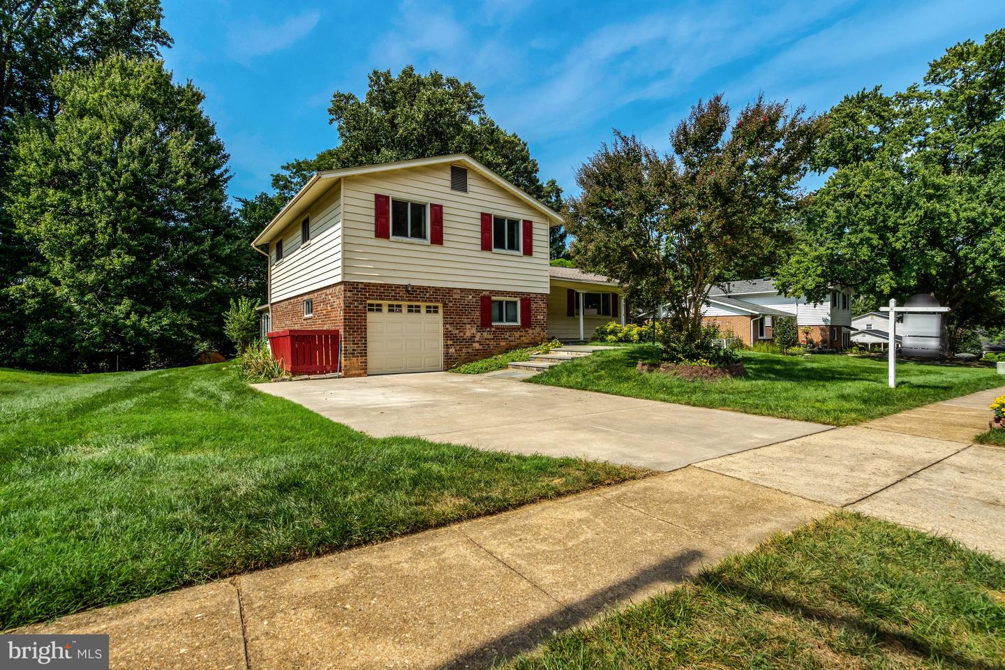 5202 Richardson Dr — photo