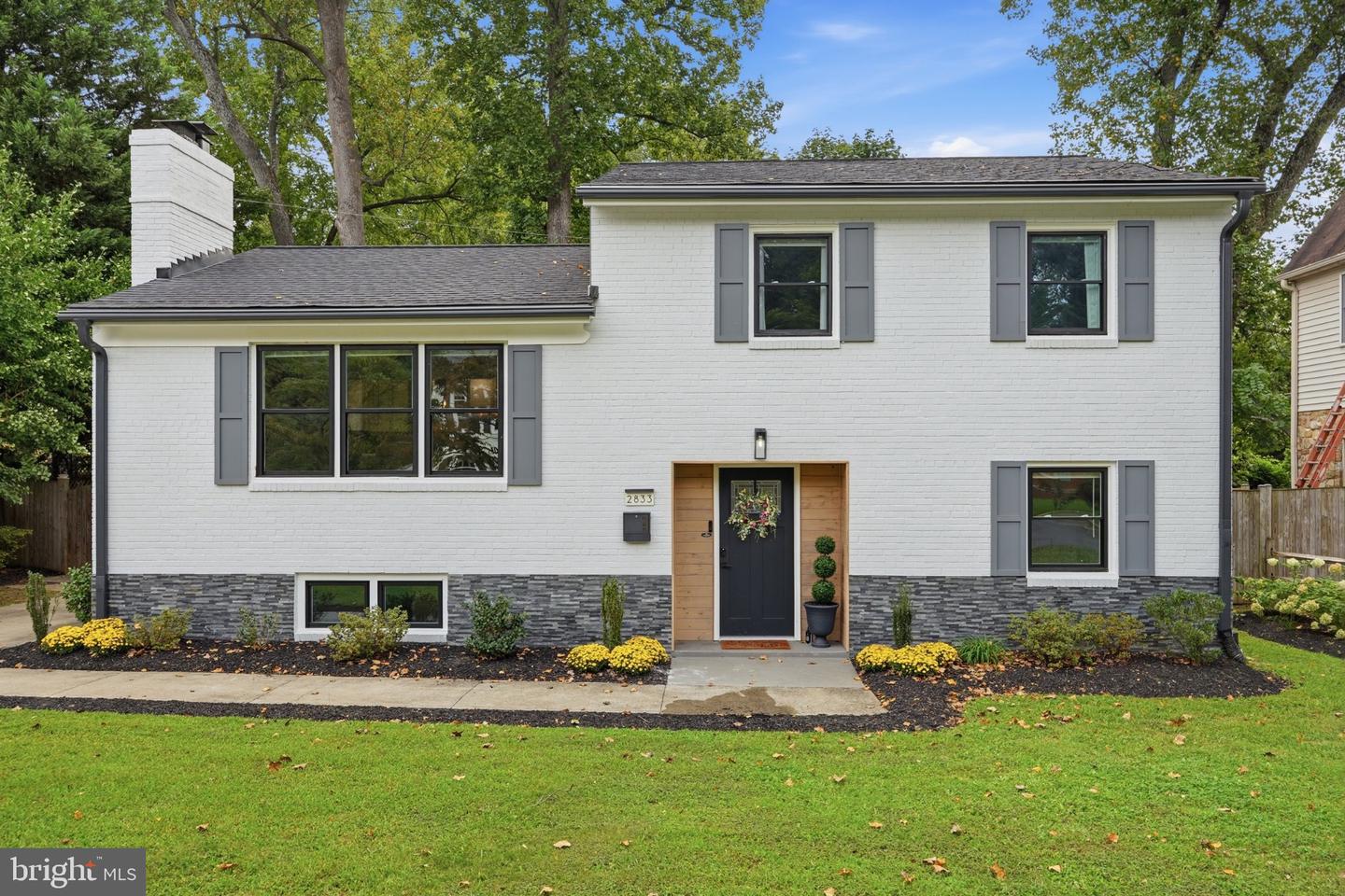 2833 Woodlawn Ave — photo