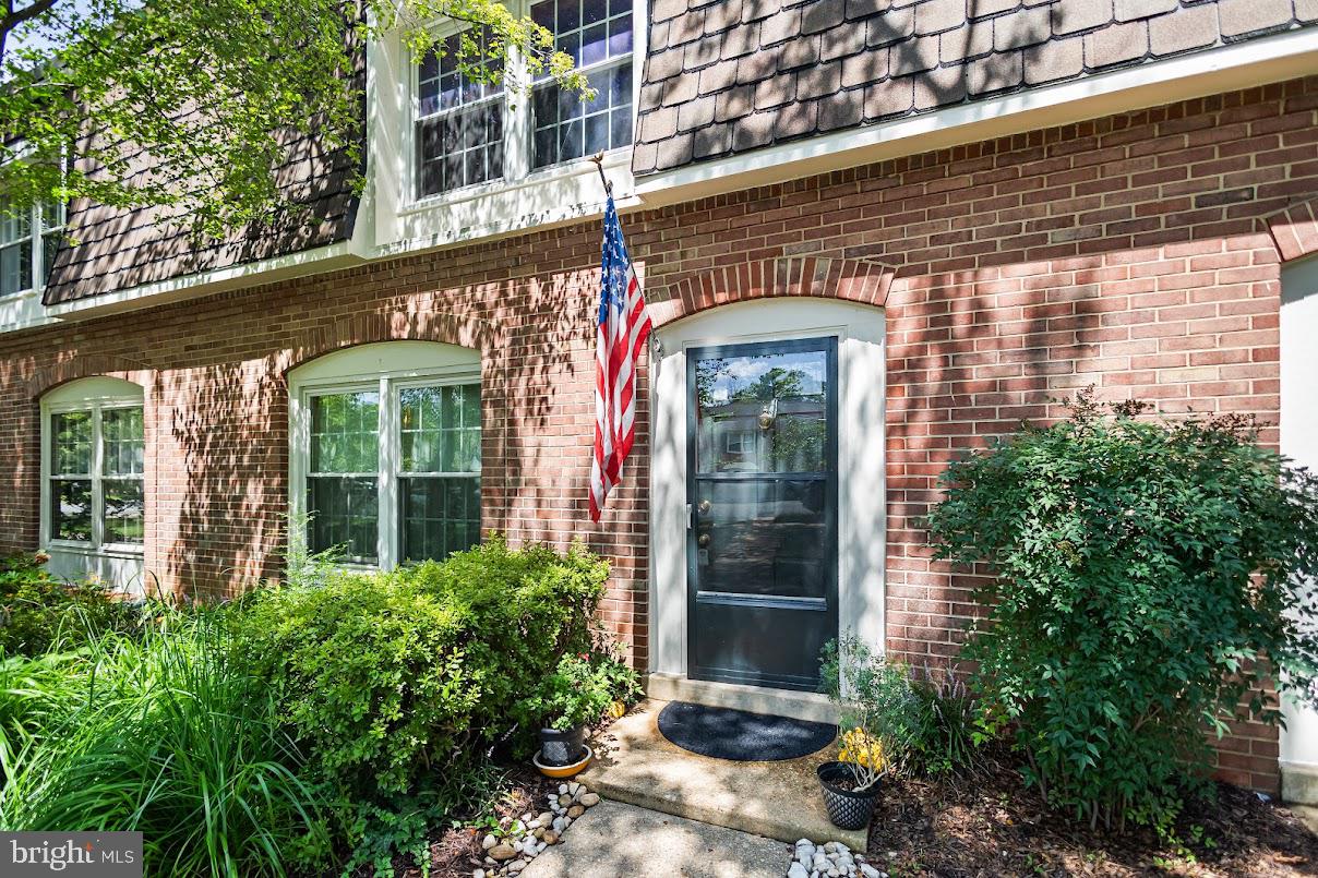 8210 Carrleigh Pkwy #6 — photo