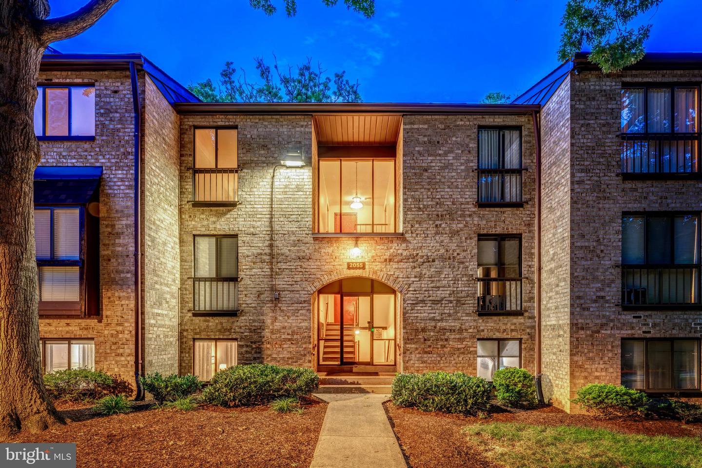 2055 Royal Fern Ct #1B — photo