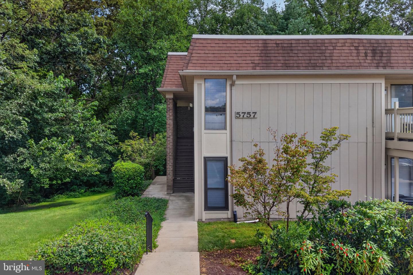 5757 Rexford Ct #M — photo