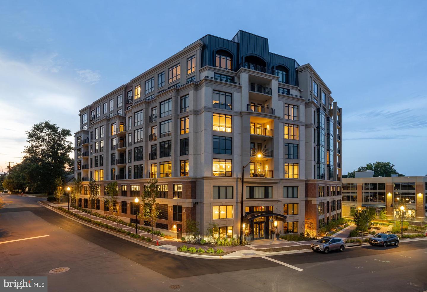 6718 Lowell Ave #802 — photo