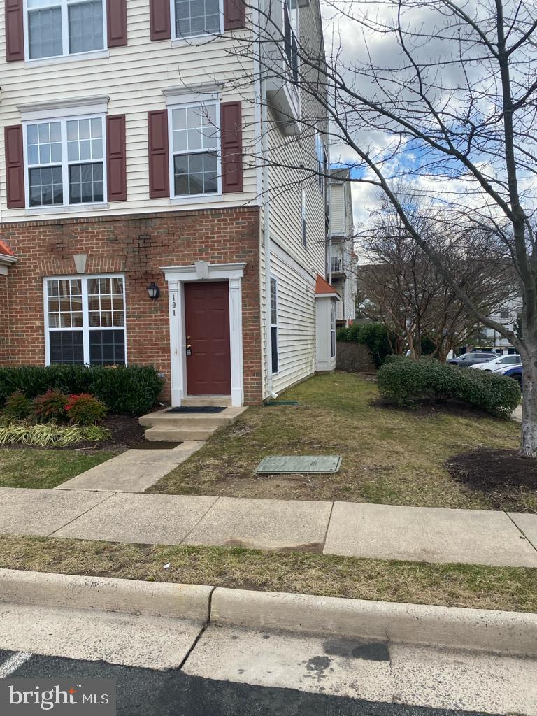 2490 Quick St #101 — photo