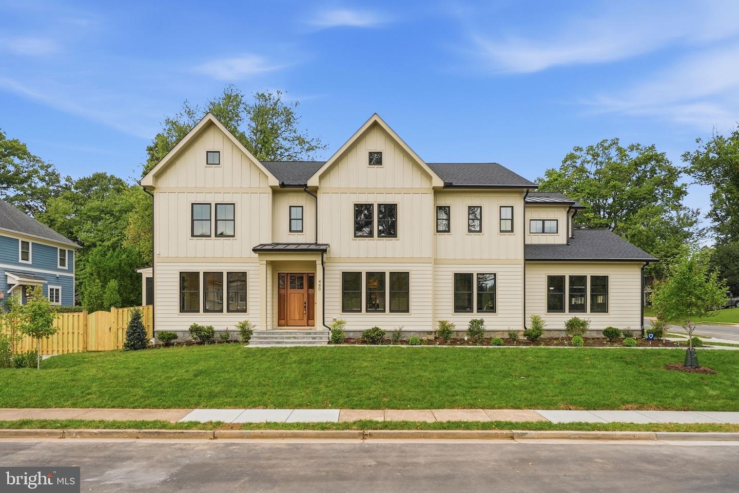 440 Lewis St NW — photo