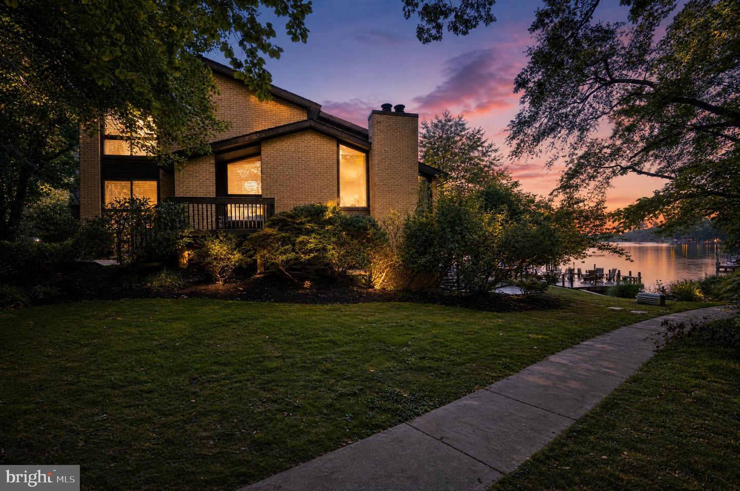 11322 Dockside Cir — photo