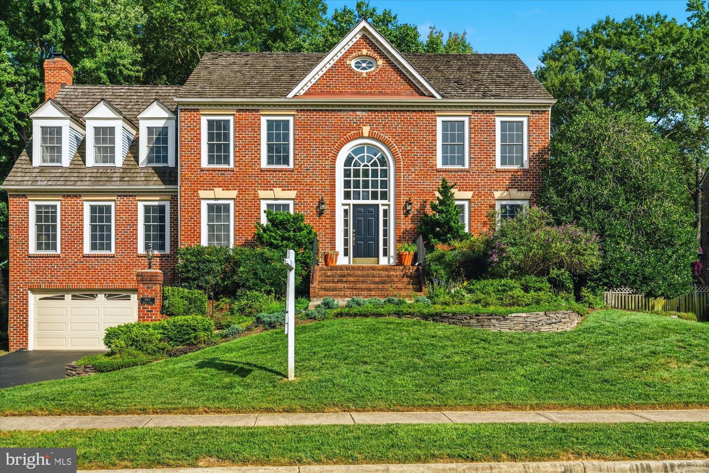 8811 Surrey Ct — photo