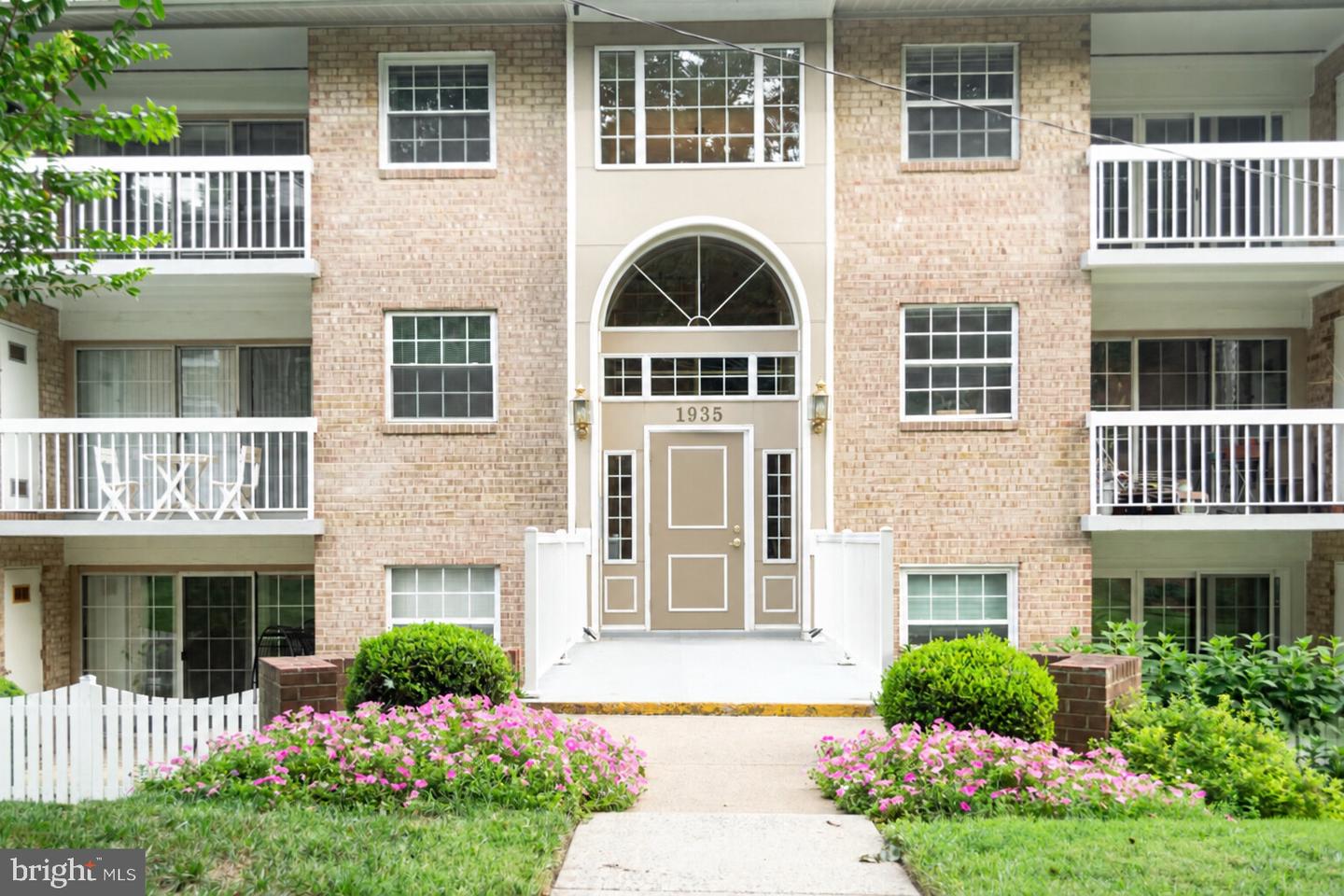 1935 Wilson Ln #T3 — photo